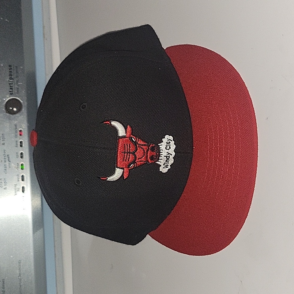 Chicago Bulls Black And Red Snapback Hat